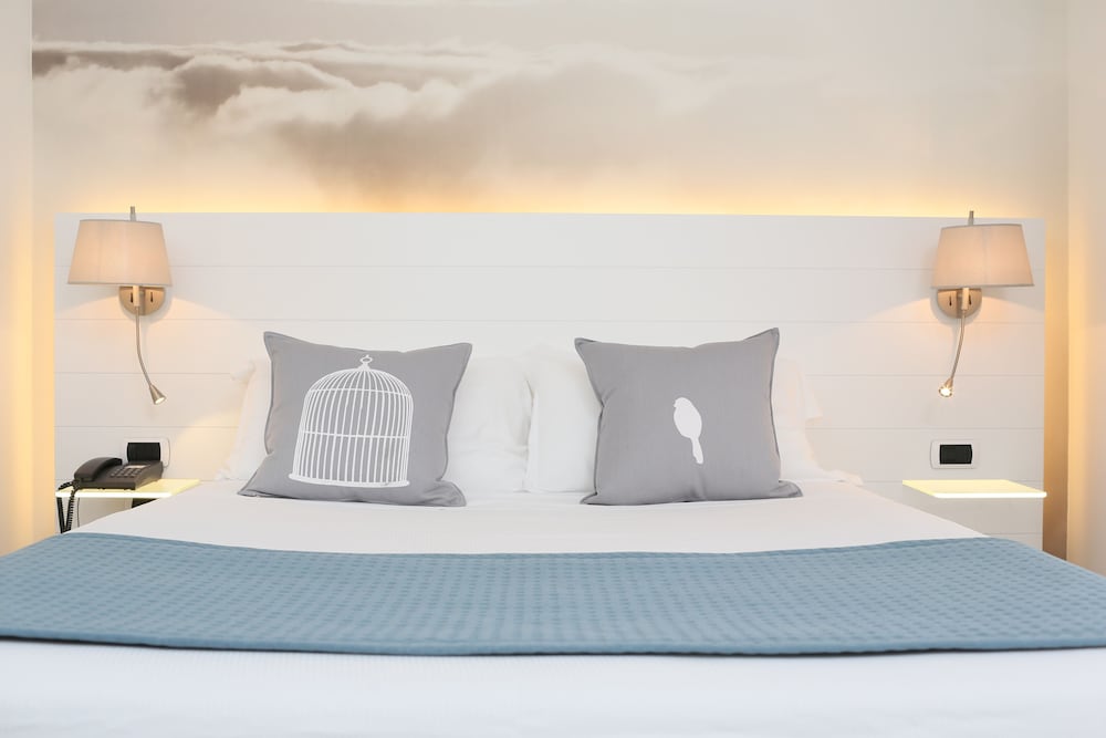 Ariae Hotel 24/45