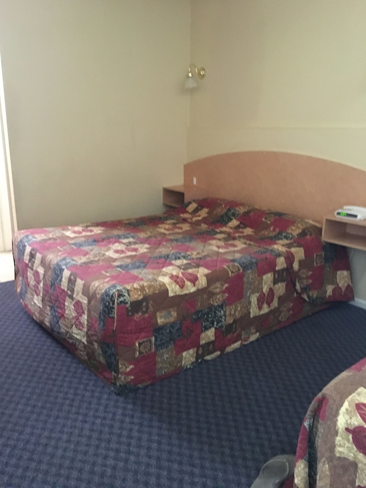 PARKVILLE MOTEL 24/56