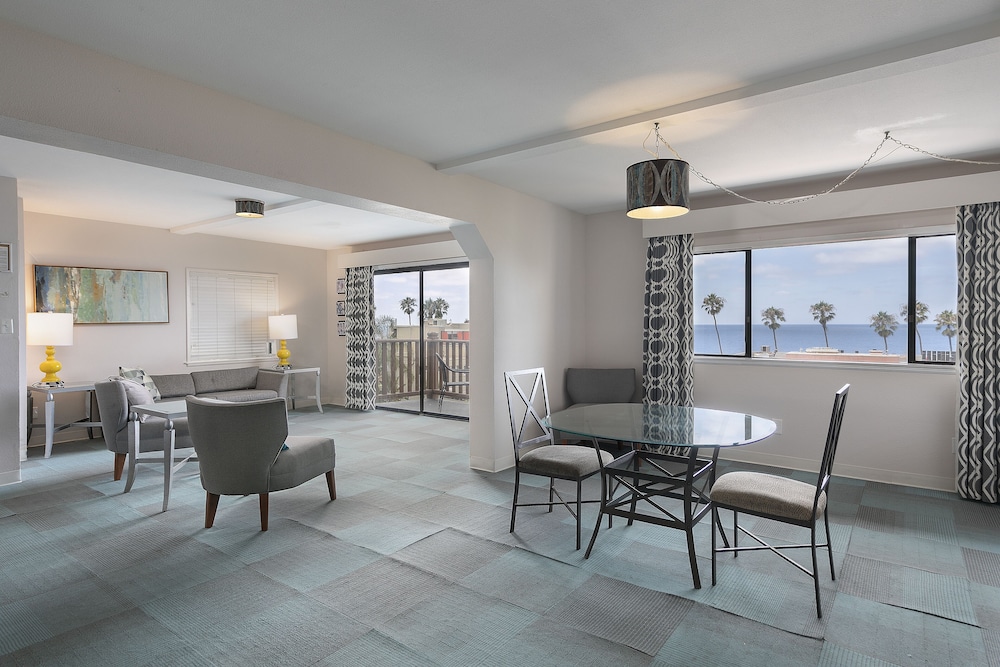 La Jolla Cove Suites 54/65