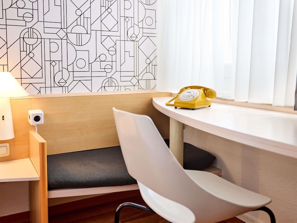 Ibis Dusseldorf Hauptbahnhof 64/67