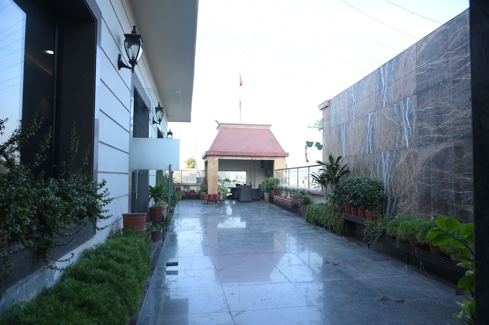 Leela Grande Hotel 45/50