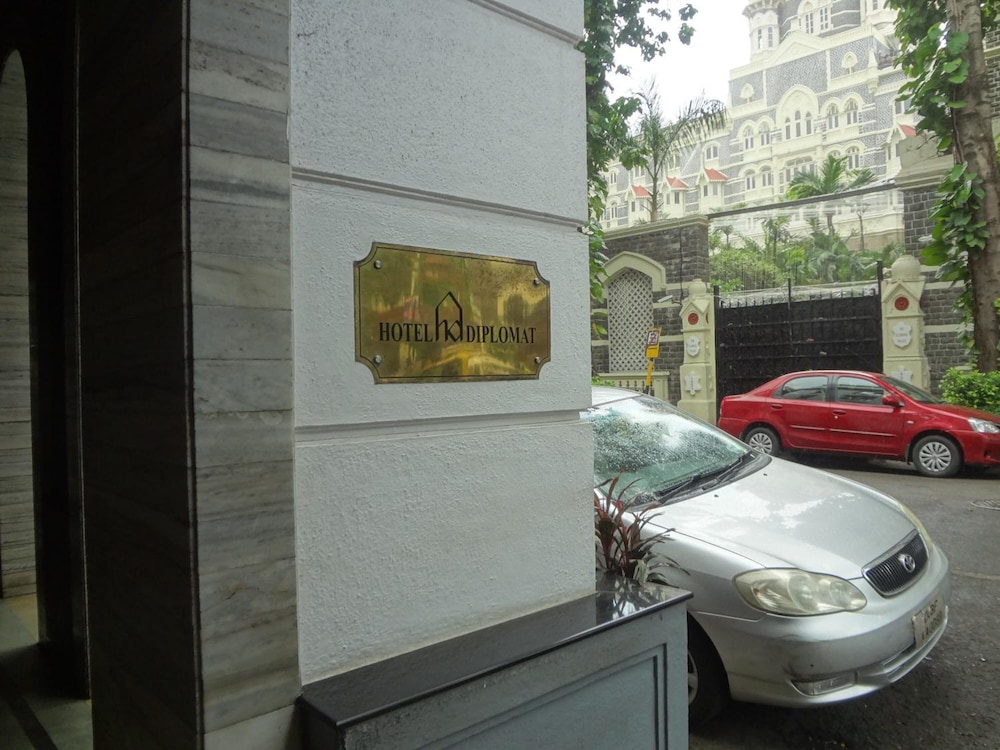 Diplomat Hotel 23/59