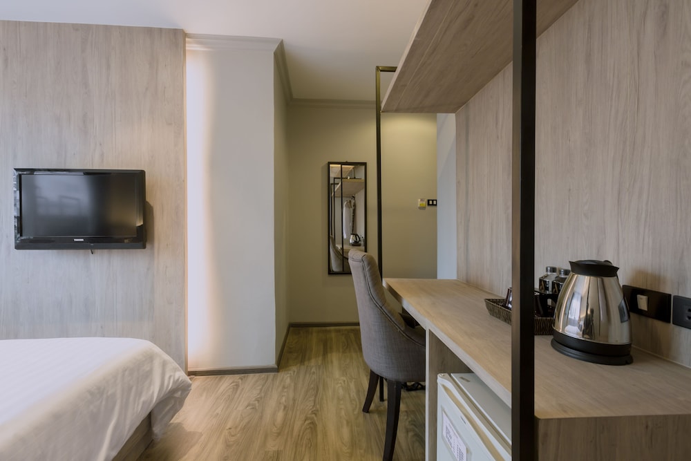 Maxim S Inn 60/64