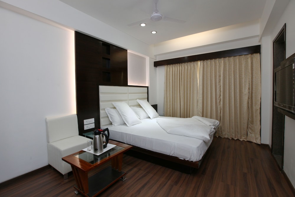 HOTEL ATITHI 13/18