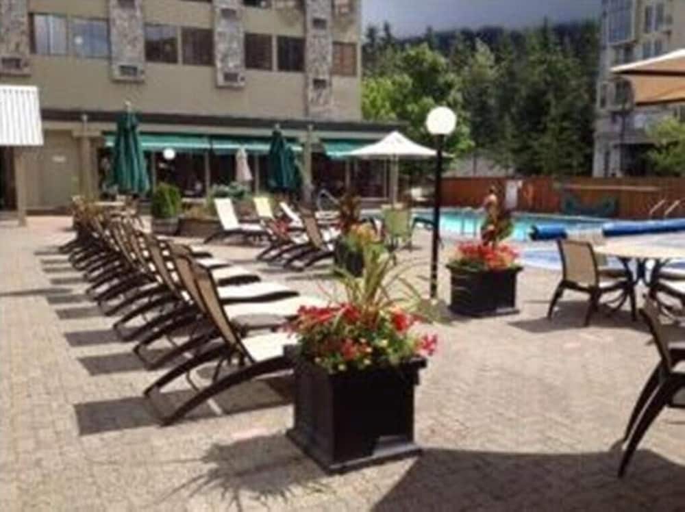 Mountain Side Hotel Whistler By Executive 3/63