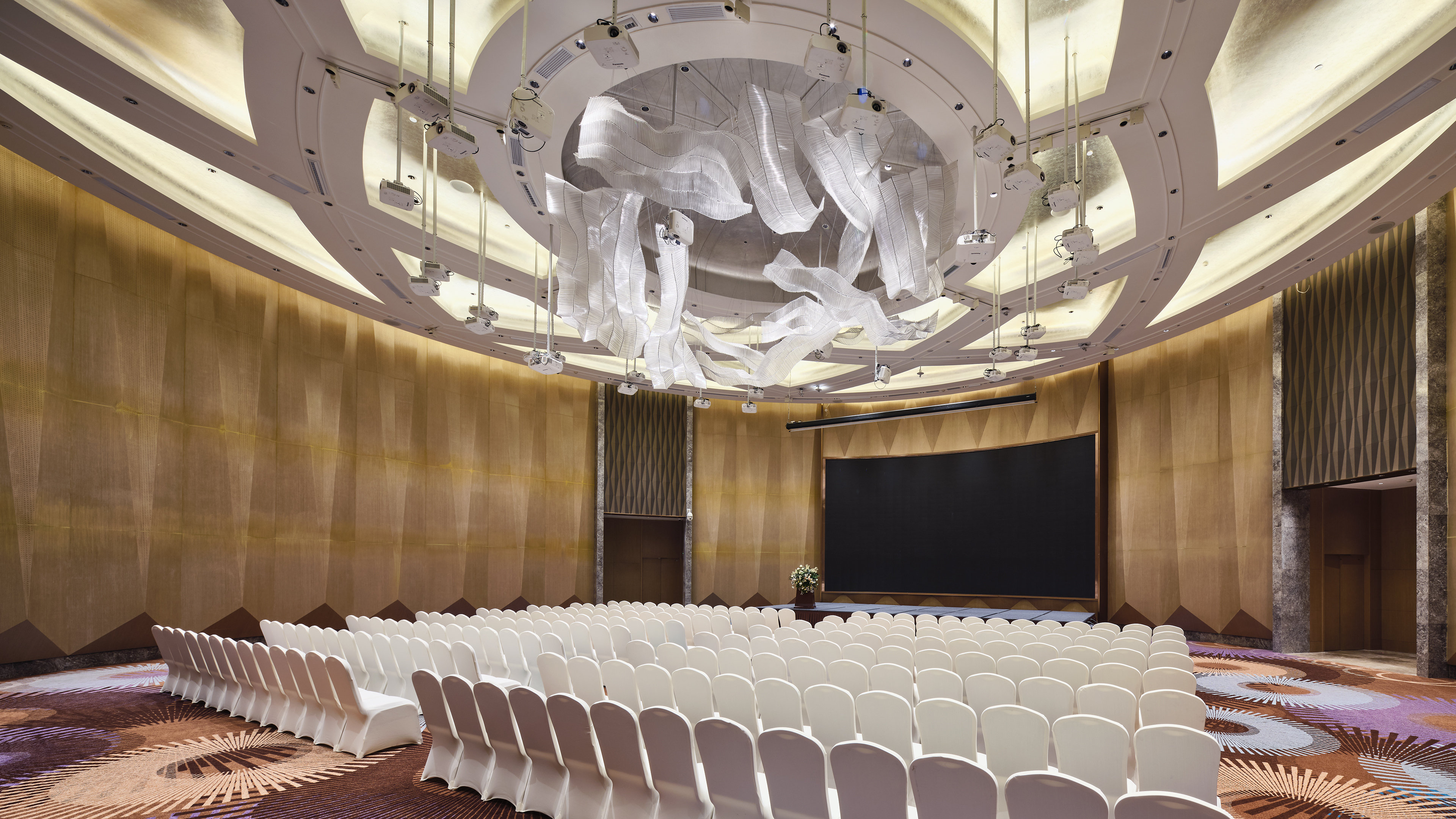 Holiday Inn Xining Hot-Spring 55/58