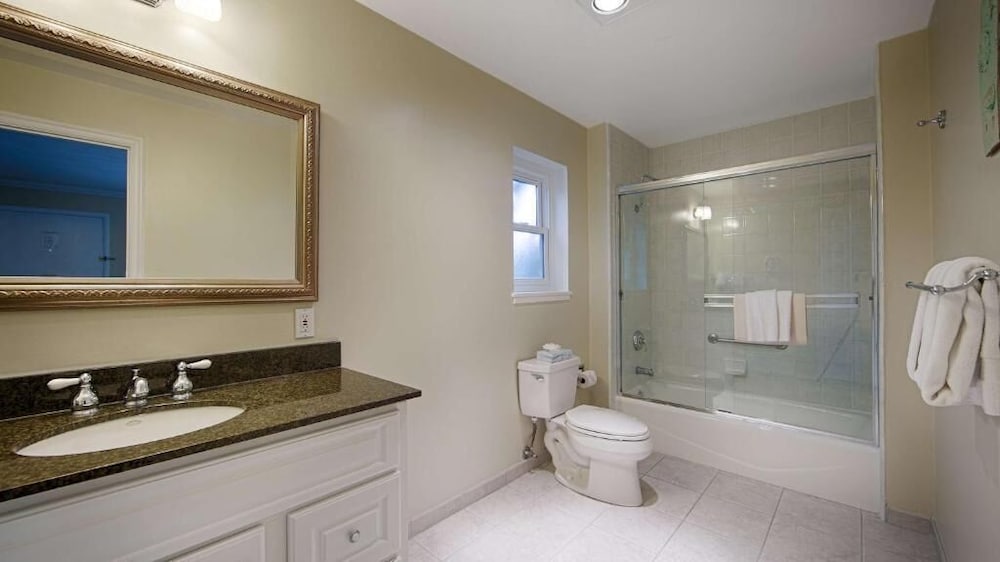 Carmel Bay View Inn 12/46