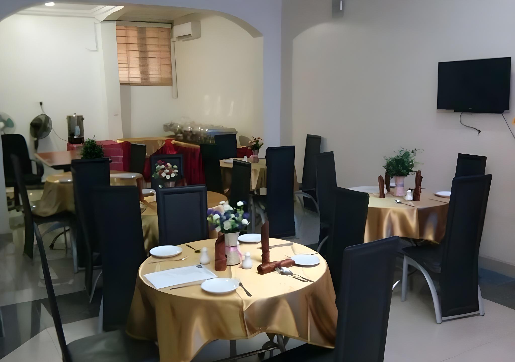 Jesuit Continental Suites 17/28