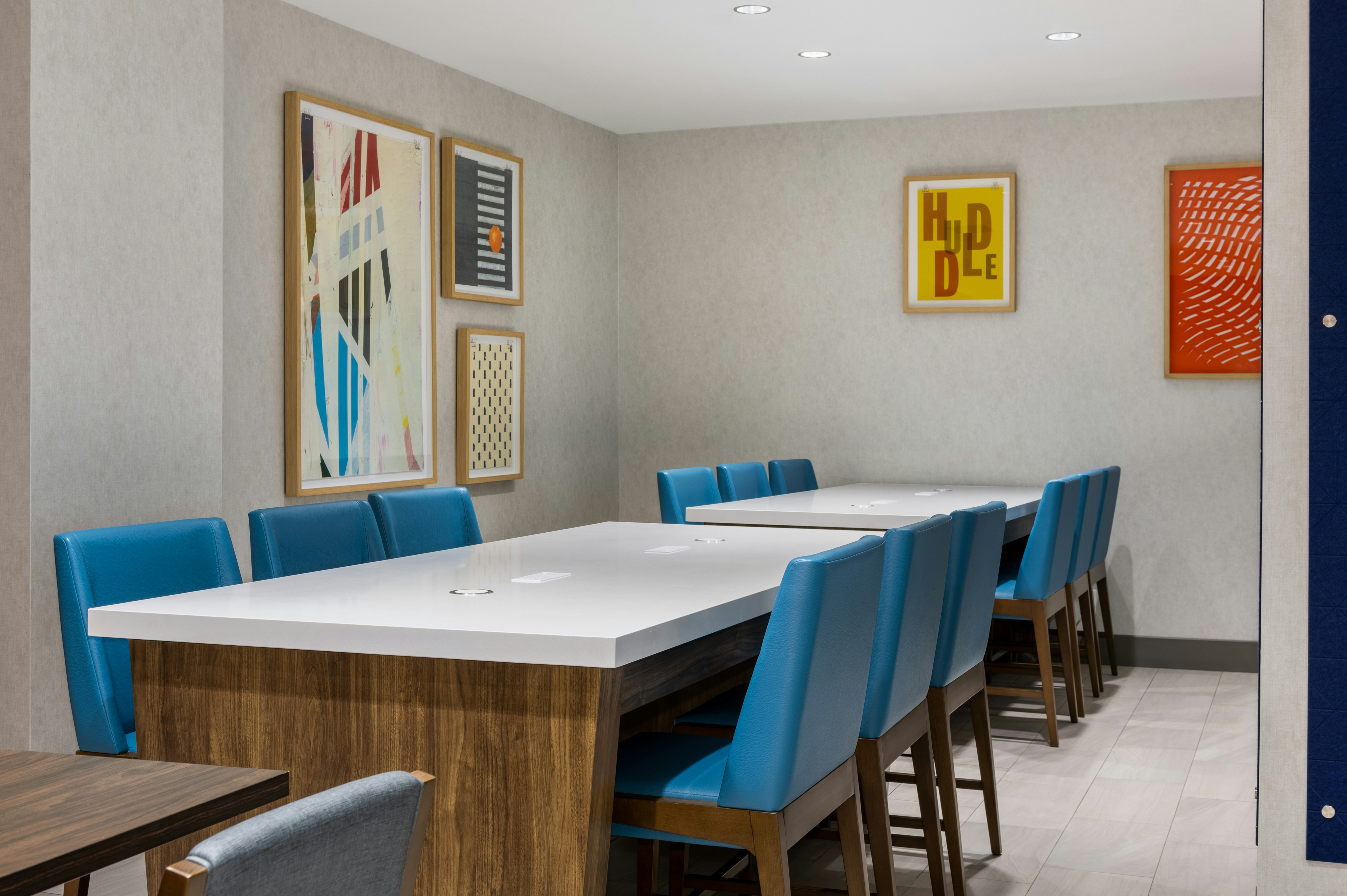 Holiday Inn Express And Suites Ottawa East Orleans 53/70