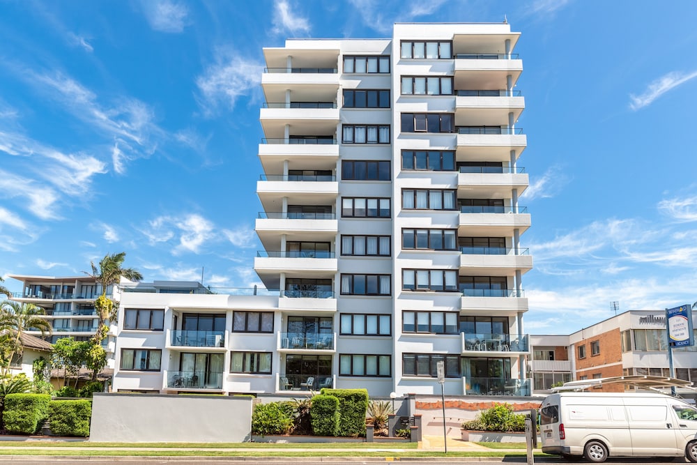 WINDWARD APARTMENTS 1/81