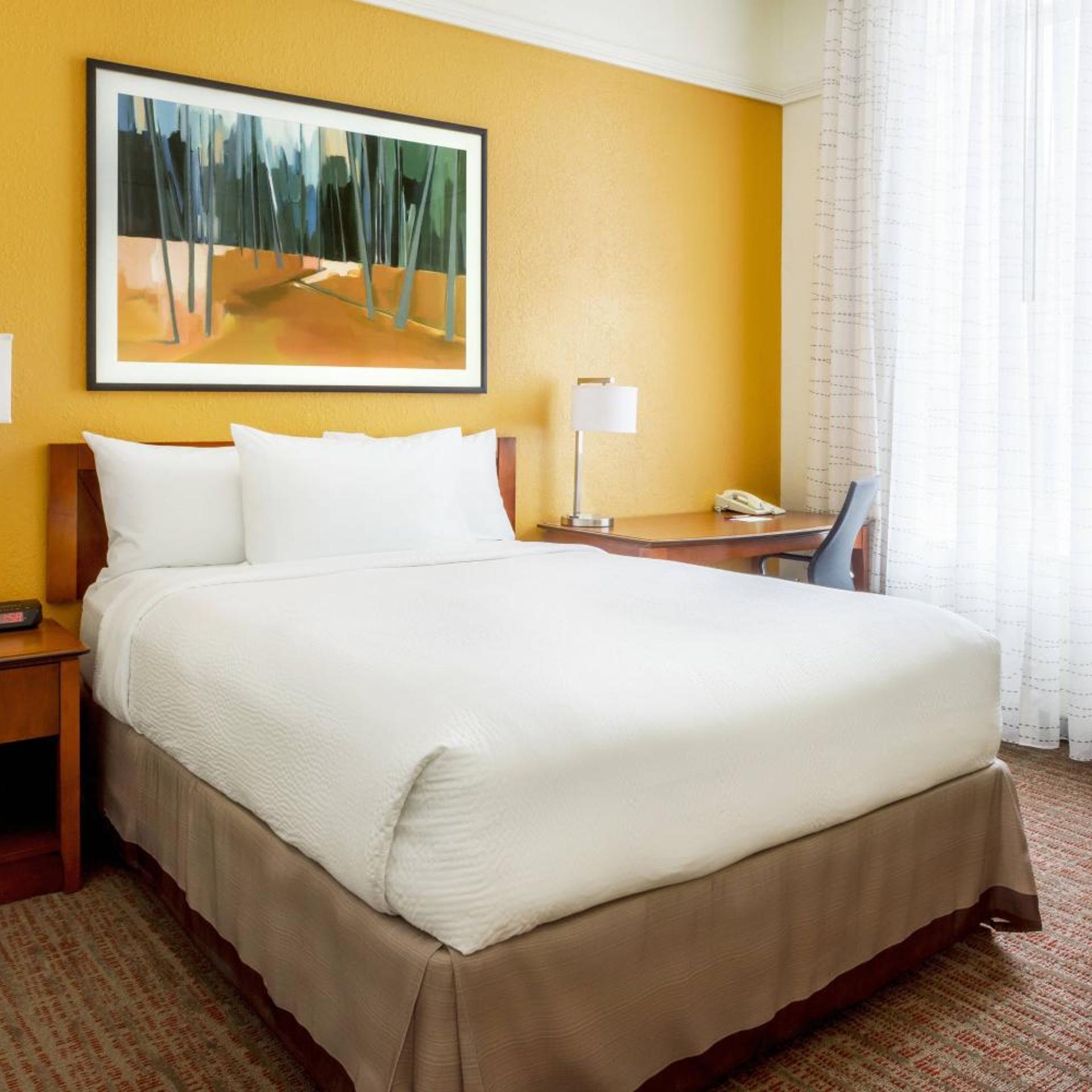 2 Bedrooms, Suite, City View
