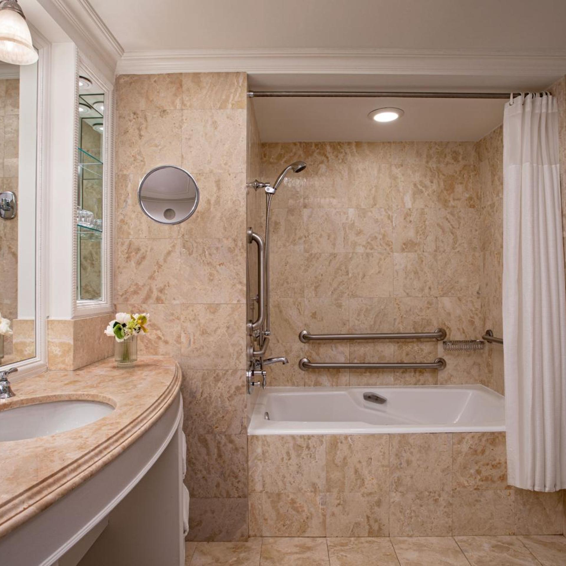 Room, King Bed, Avenue View, Bathtub, Accessible