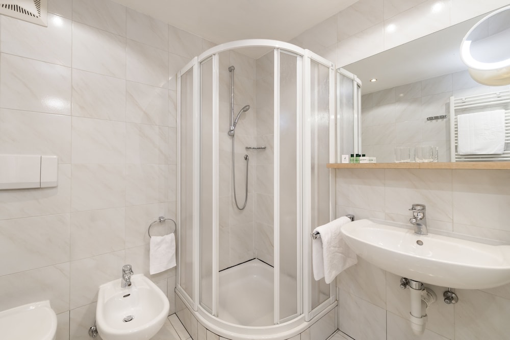 Grunerbaum Hotels 25/69