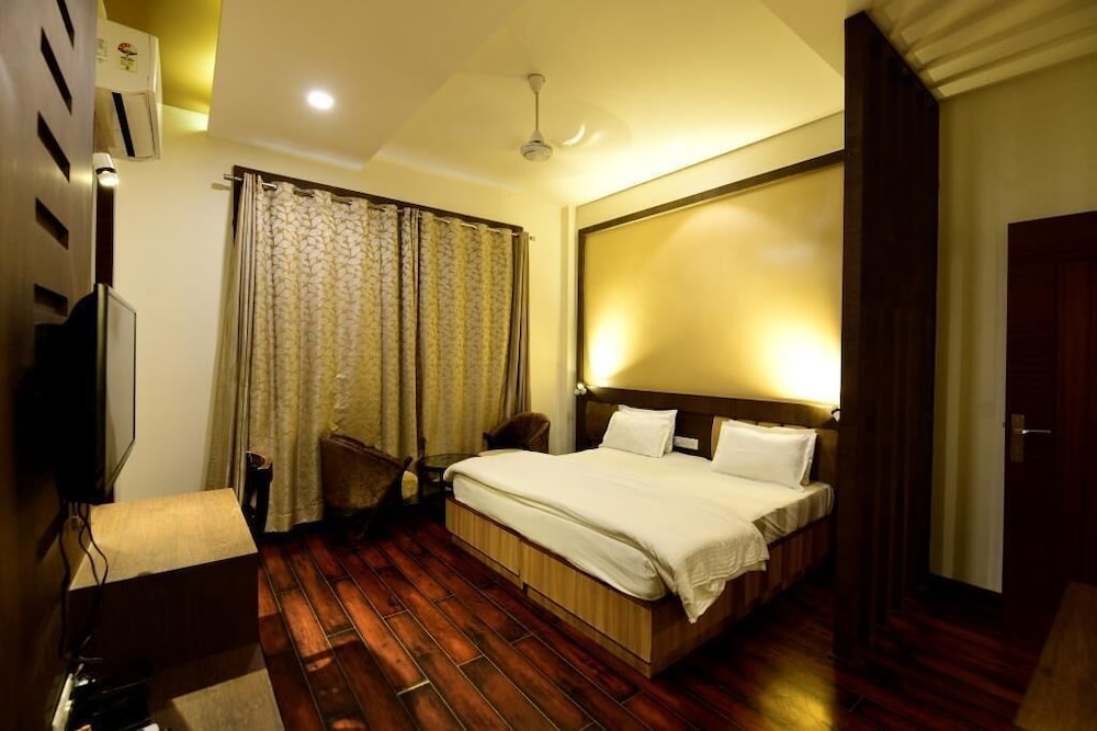 Hotel Jataka Inn 17/38