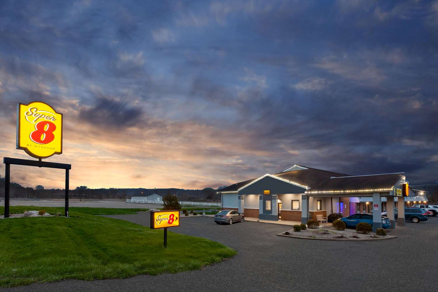 Super 8 By Wyndham Newcomerstown 18/22