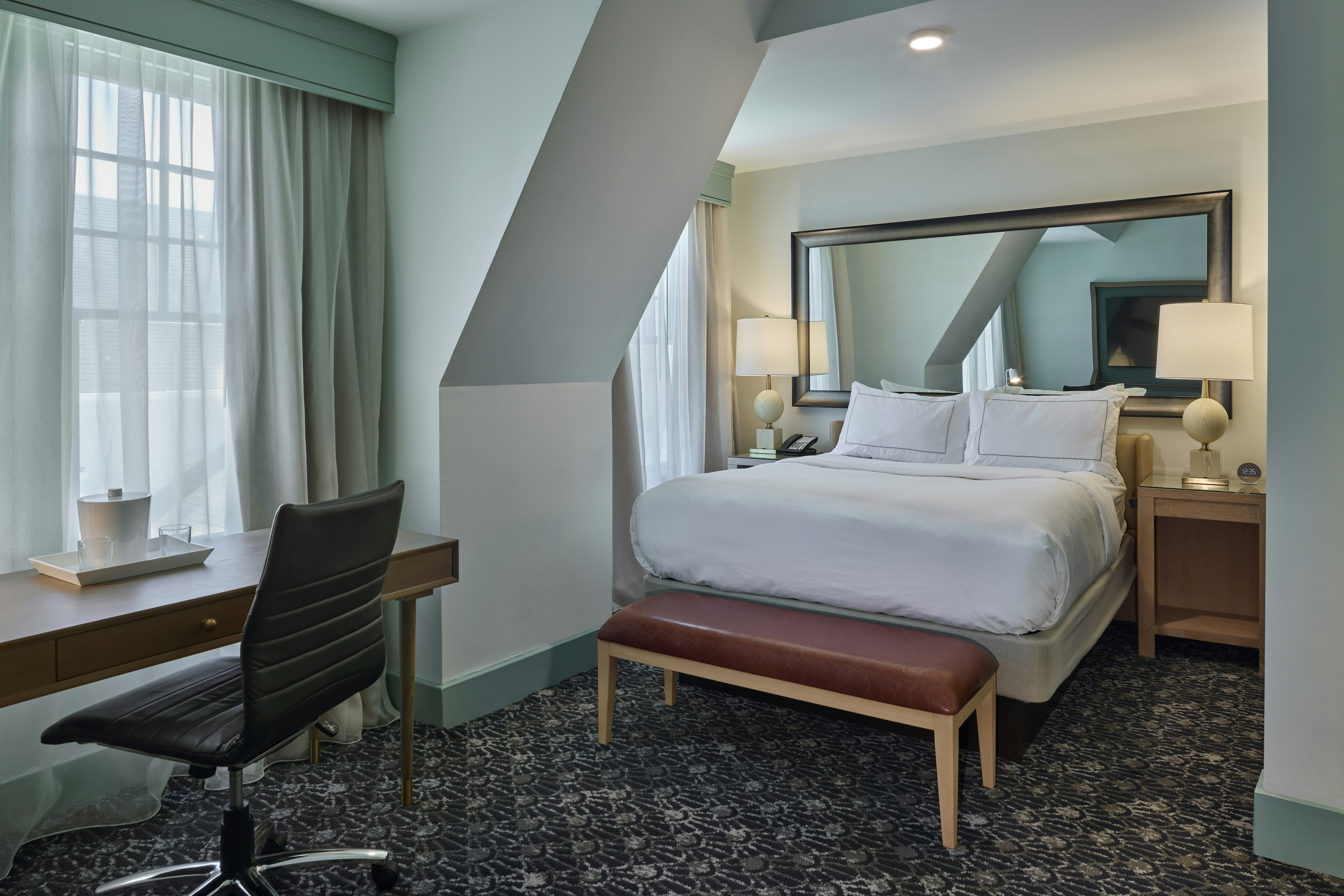 ROOM, QUEEN BED, ACCESSIBLE