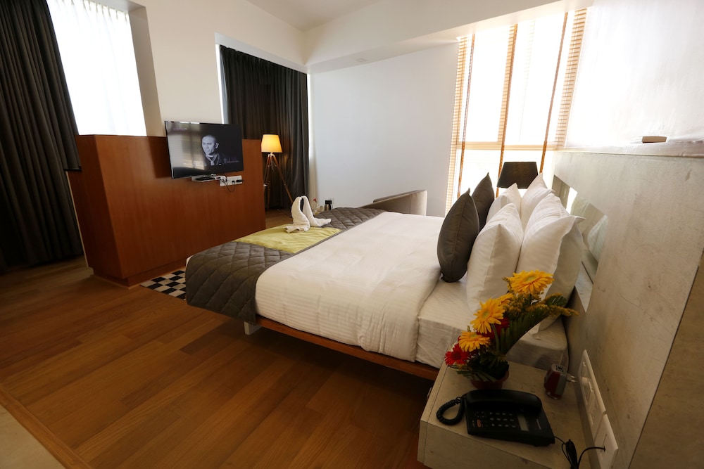 Hotel Shivas Gateway 22/77