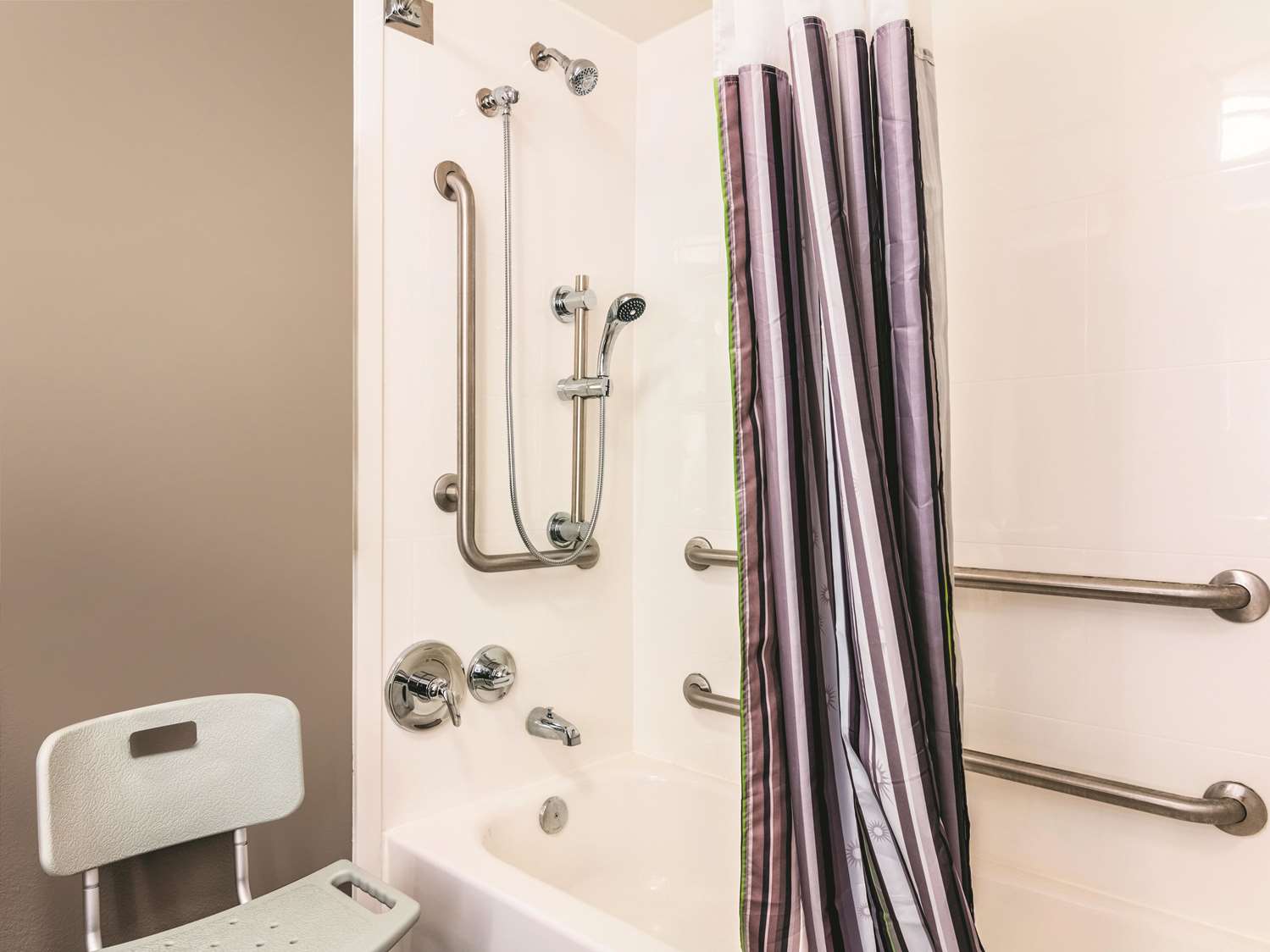 La Quinta Inn & Suites by Wyndham Shreveport Airport 32/33