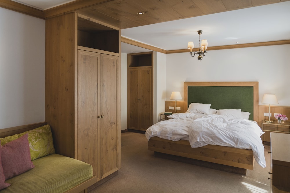 Inner, 1 Double and 1 Single Bed