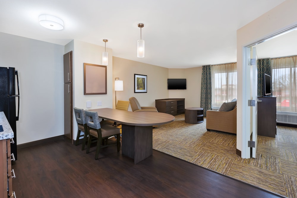 Candlewood Suites Louisville Northeast 21/33