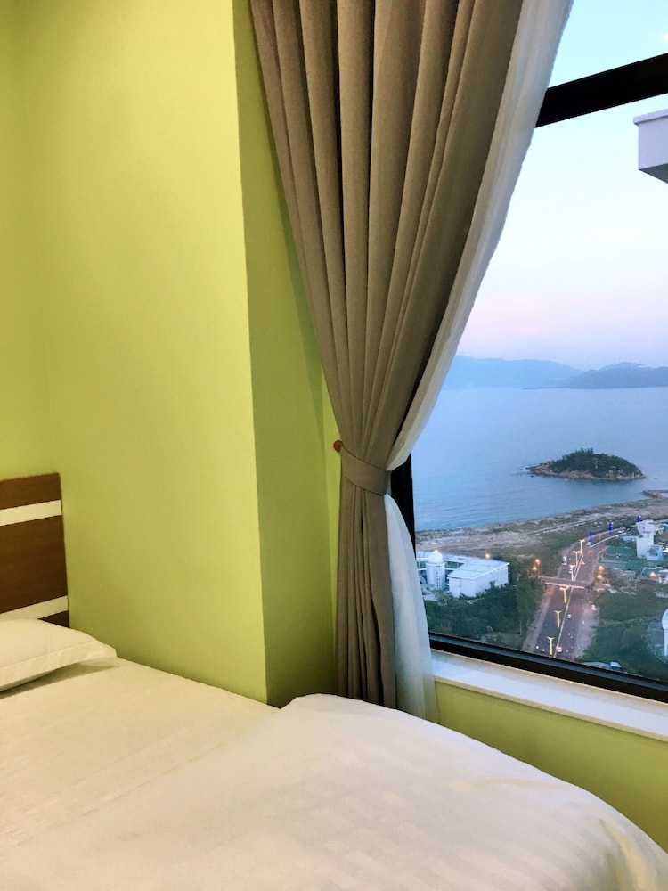 Seaview Front Apartment 7/32