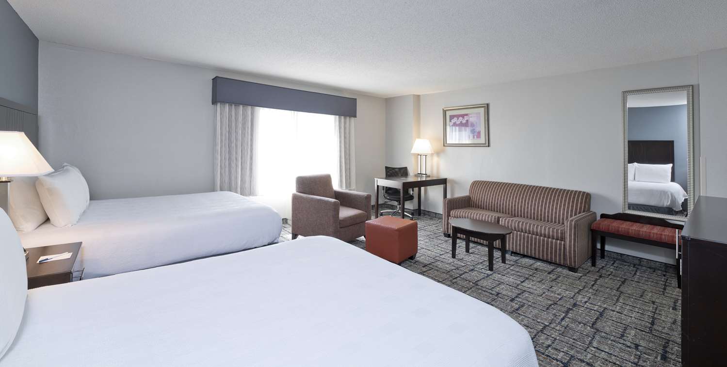 Suite, 2 Queen Beds, Sofa