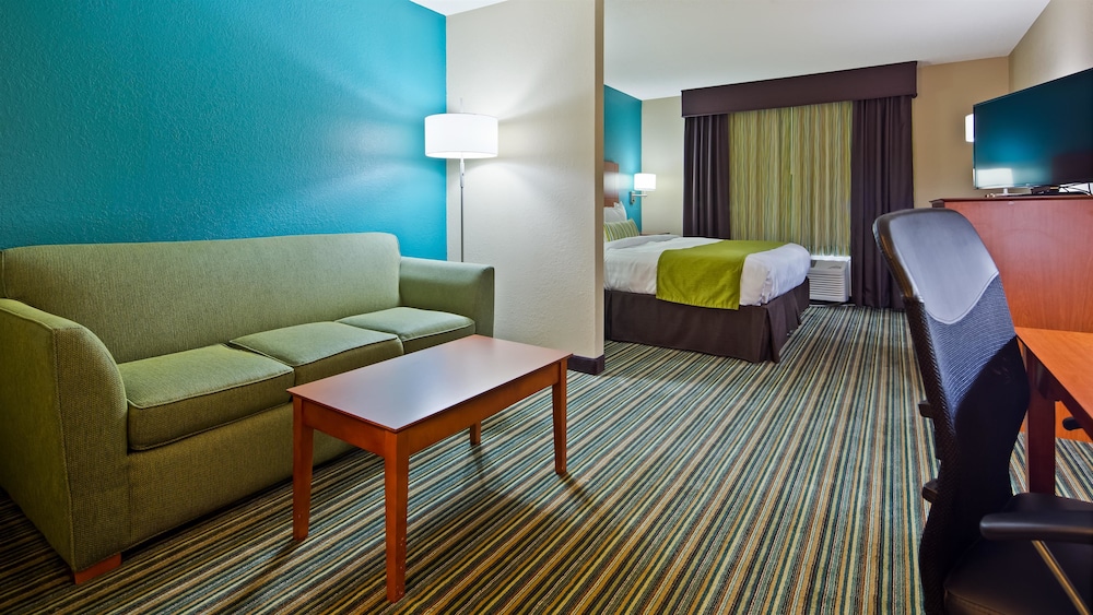 Best Western Plus Menomonie Inn & Suites 30/39