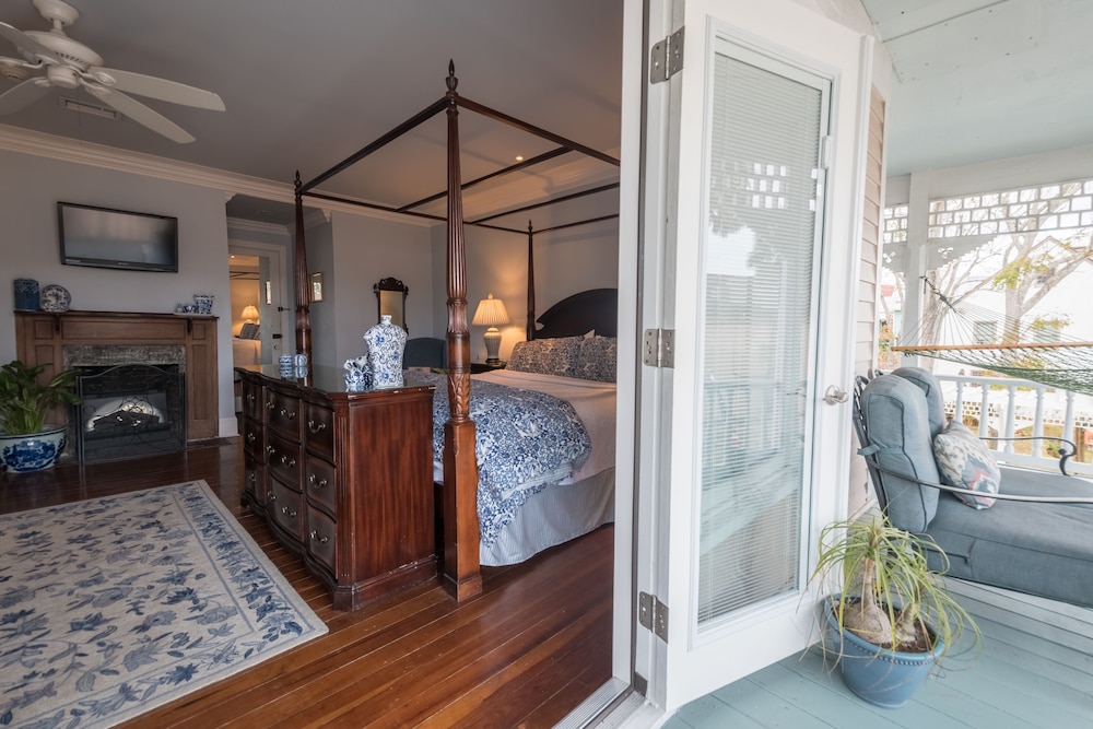 The Kenwood Inn 6/50