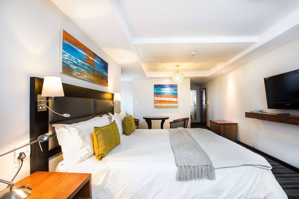Premier Hotel Cape Town 14/82