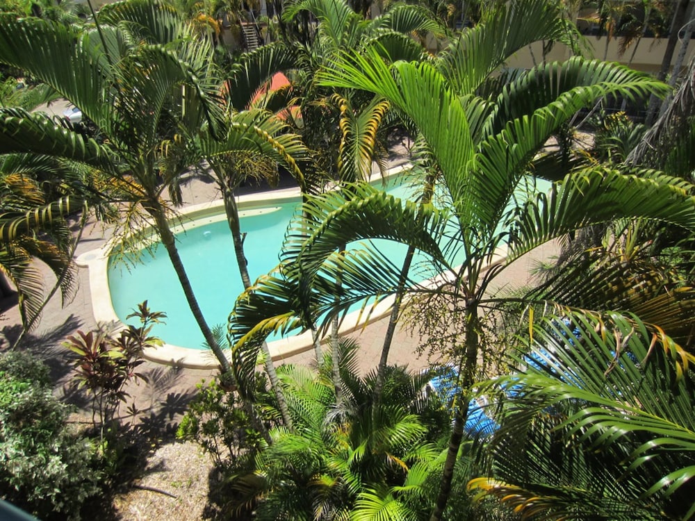 TRADEWINDS MCLEOD HOLIDAY APARTMENTS 42/43