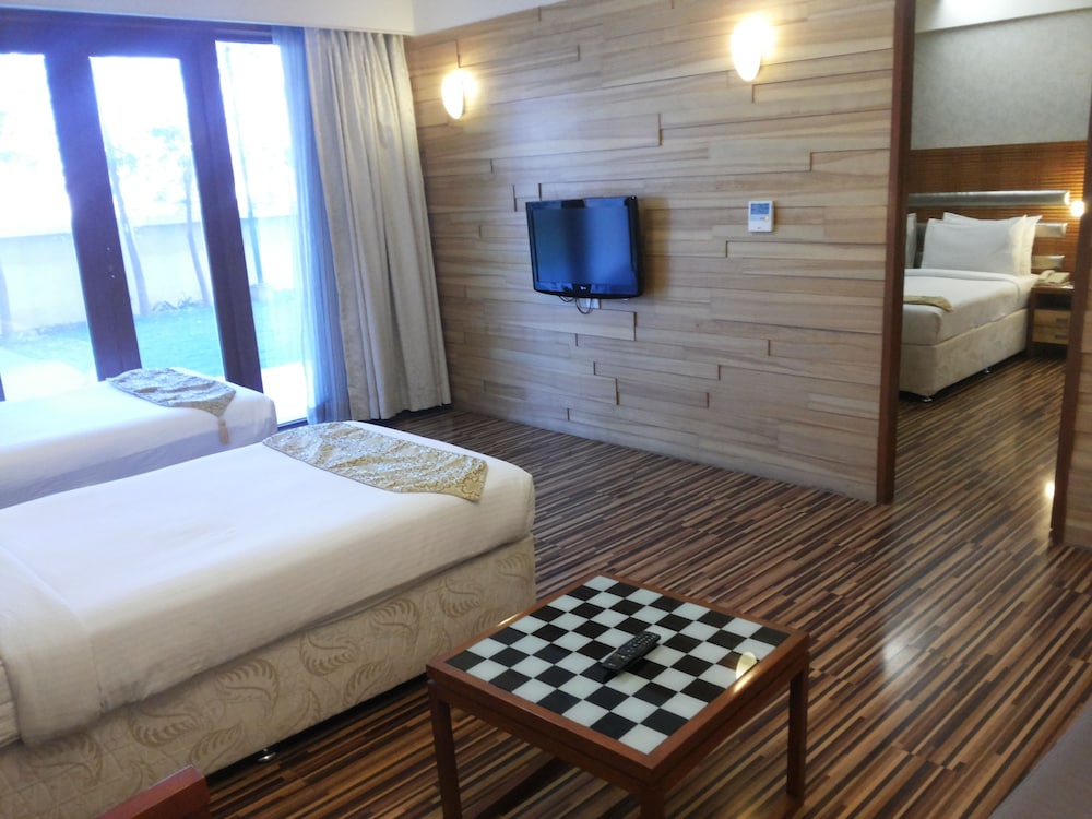 St Laurn Meditation And Spa 28/50
