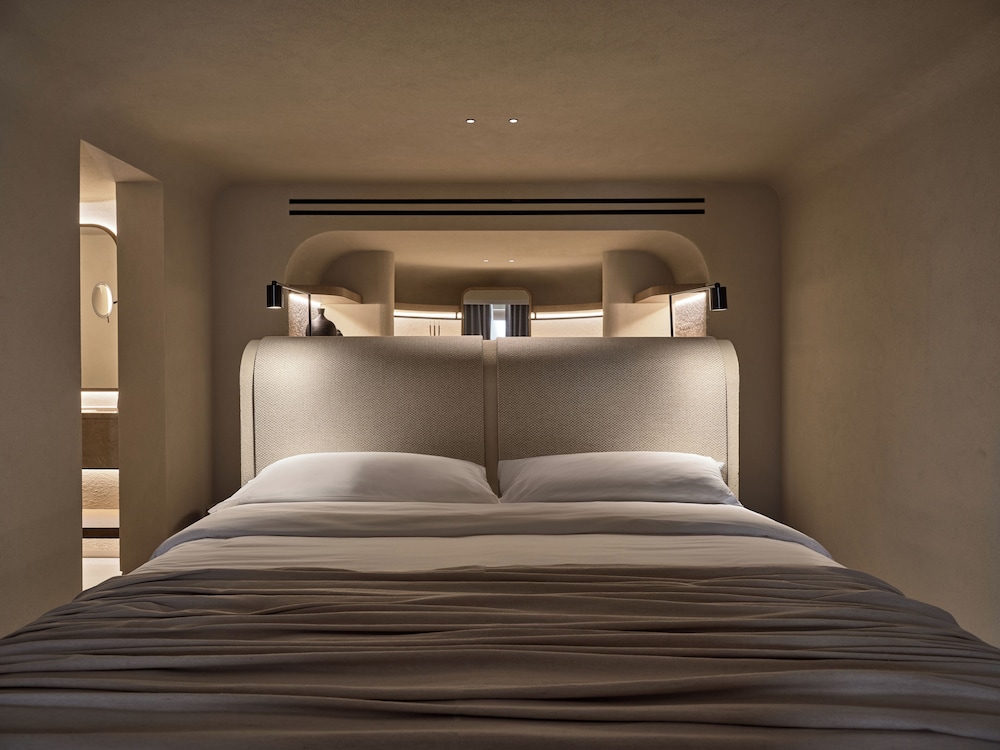 Aeon, Suite, King Bed, Inland View