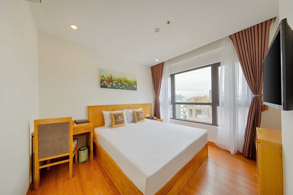 STANDARD, DOUBLE BED, CITY VIEW