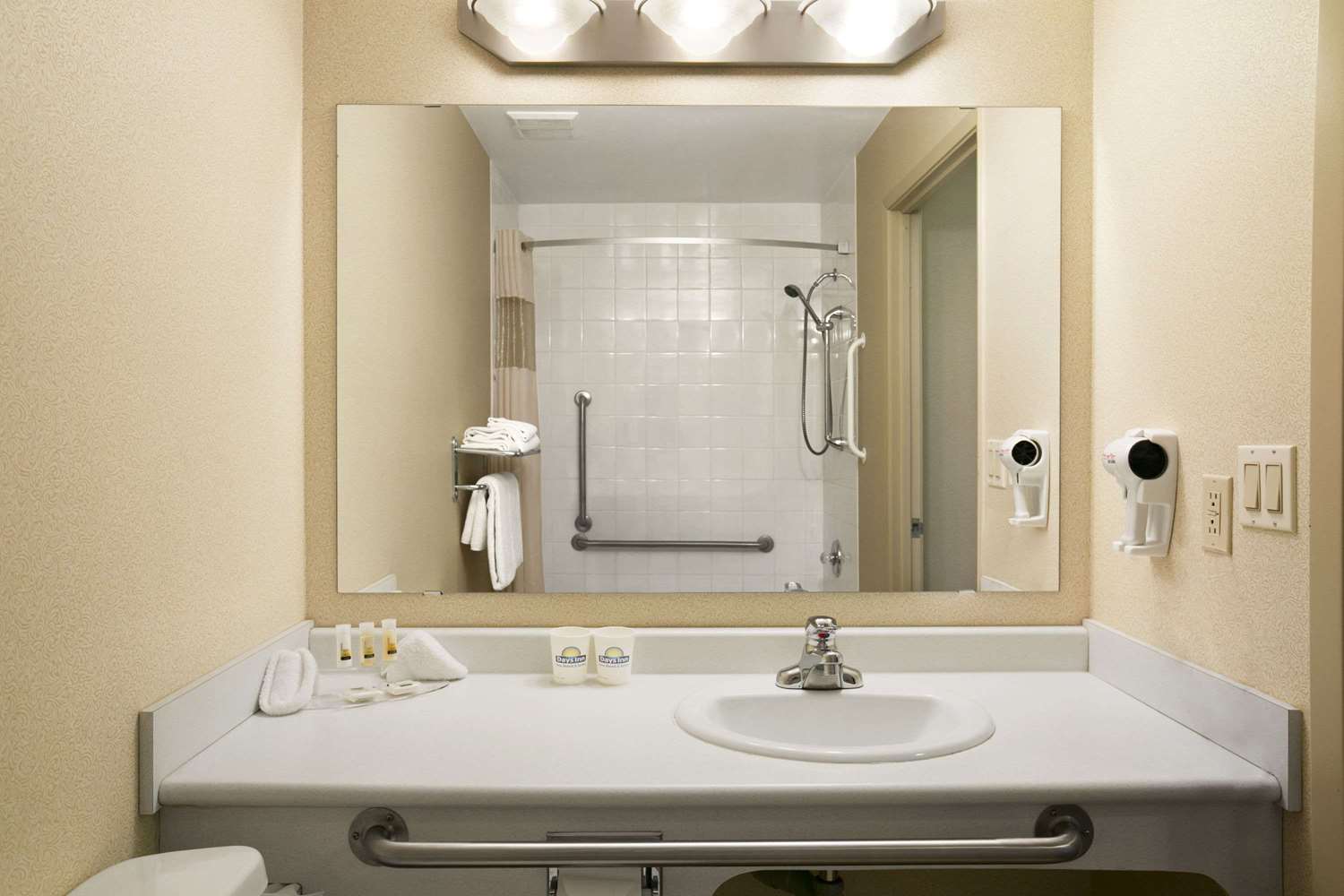 Days Inn by Wyndham Moose Jaw 17/18