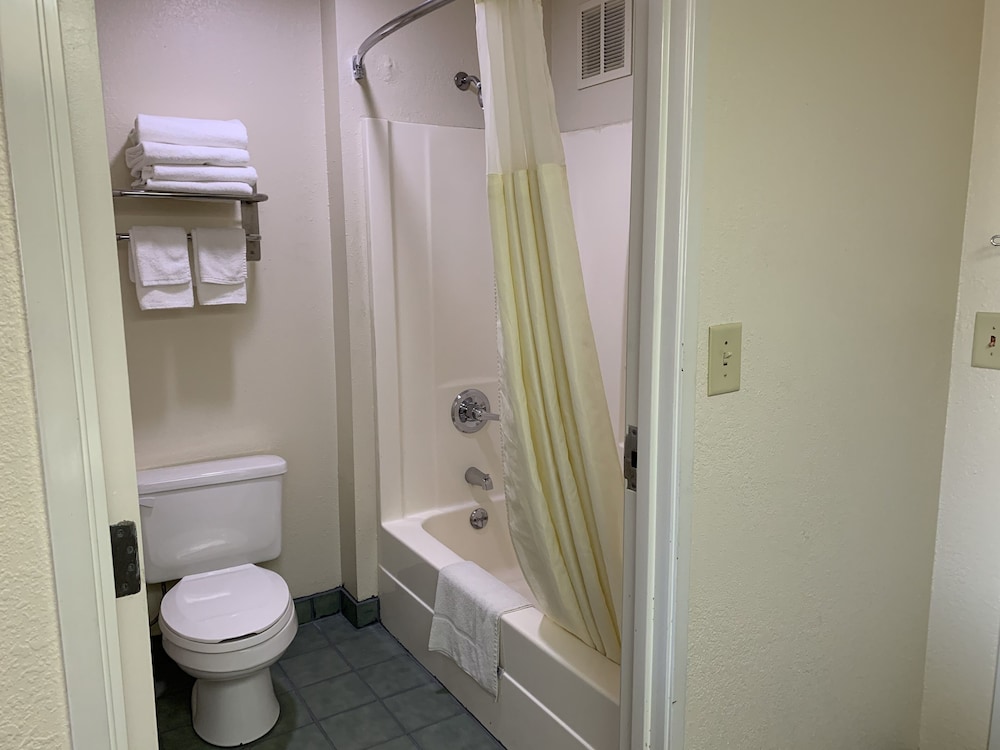 Quality Inn Montgomery South 11/33