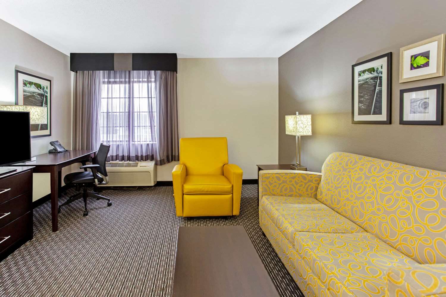 La Quinta Inn Suites By Wyndham Milwaukee Delafield 27/50