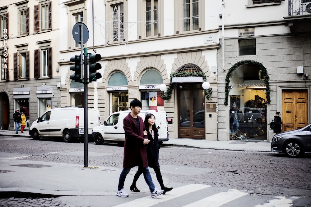 The Frame Hotel 43/46