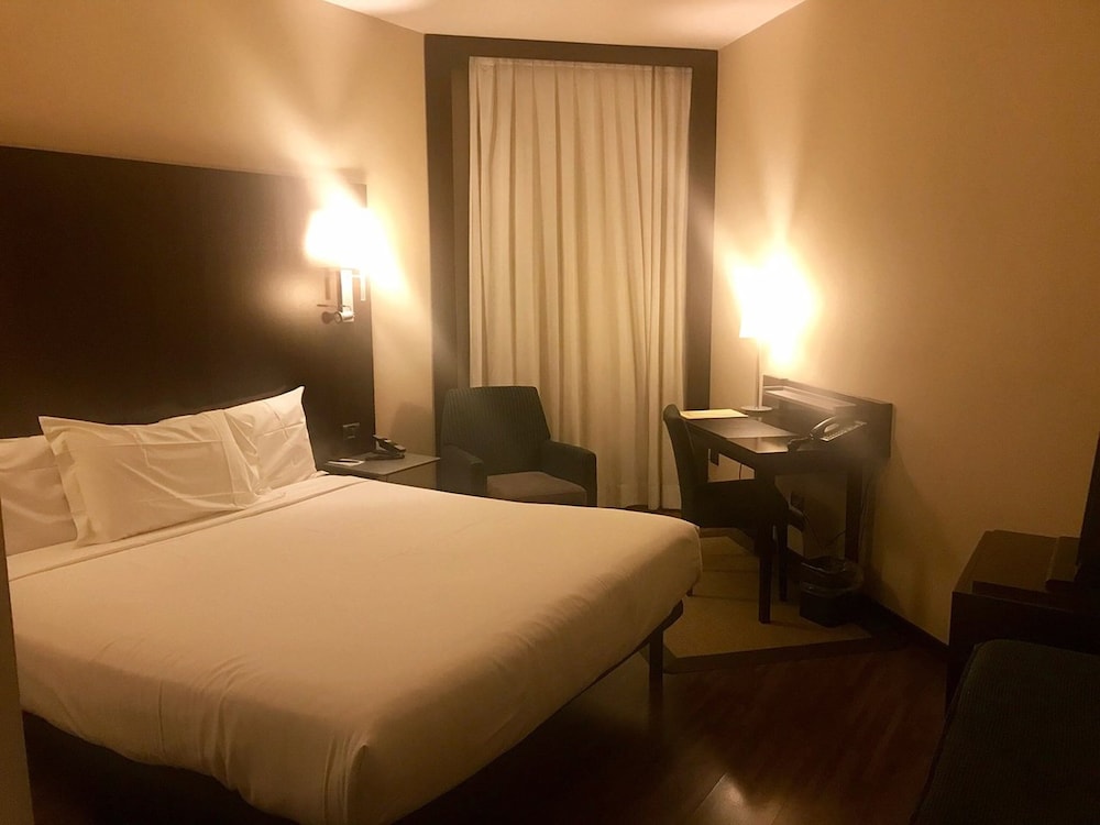 ECONOMY, DOUBLE OR TWIN BED, ACCESSIBLE