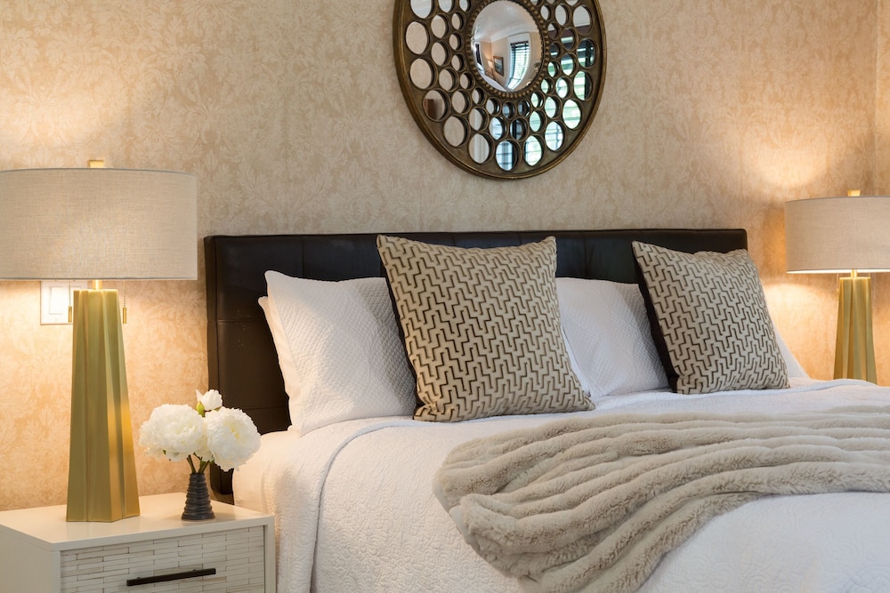 The Chateau Inn and Suites 31/57