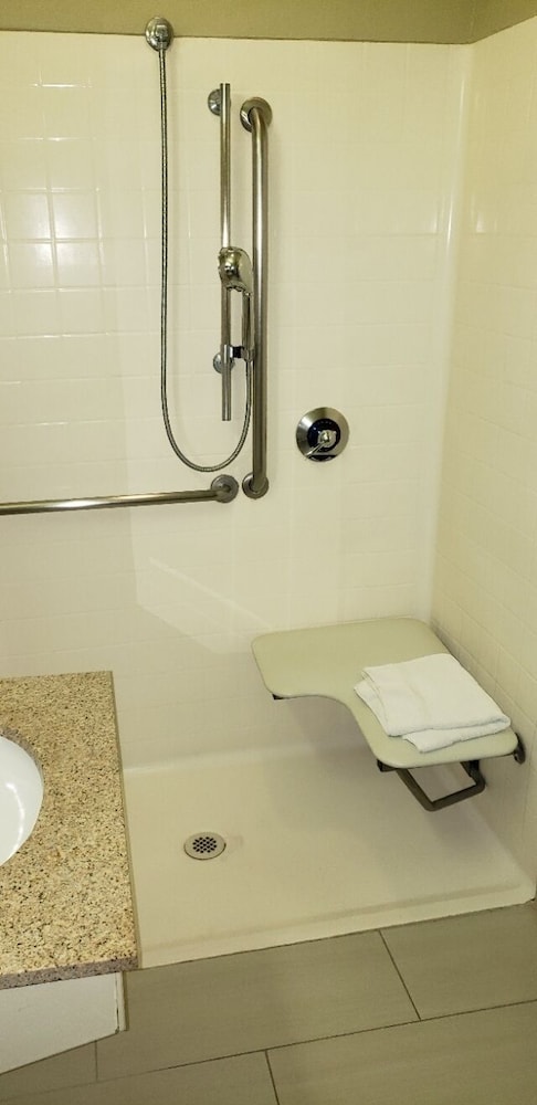 Hotel Marguerite Anaheim/Garden Grove, Trademark Collection 49/50