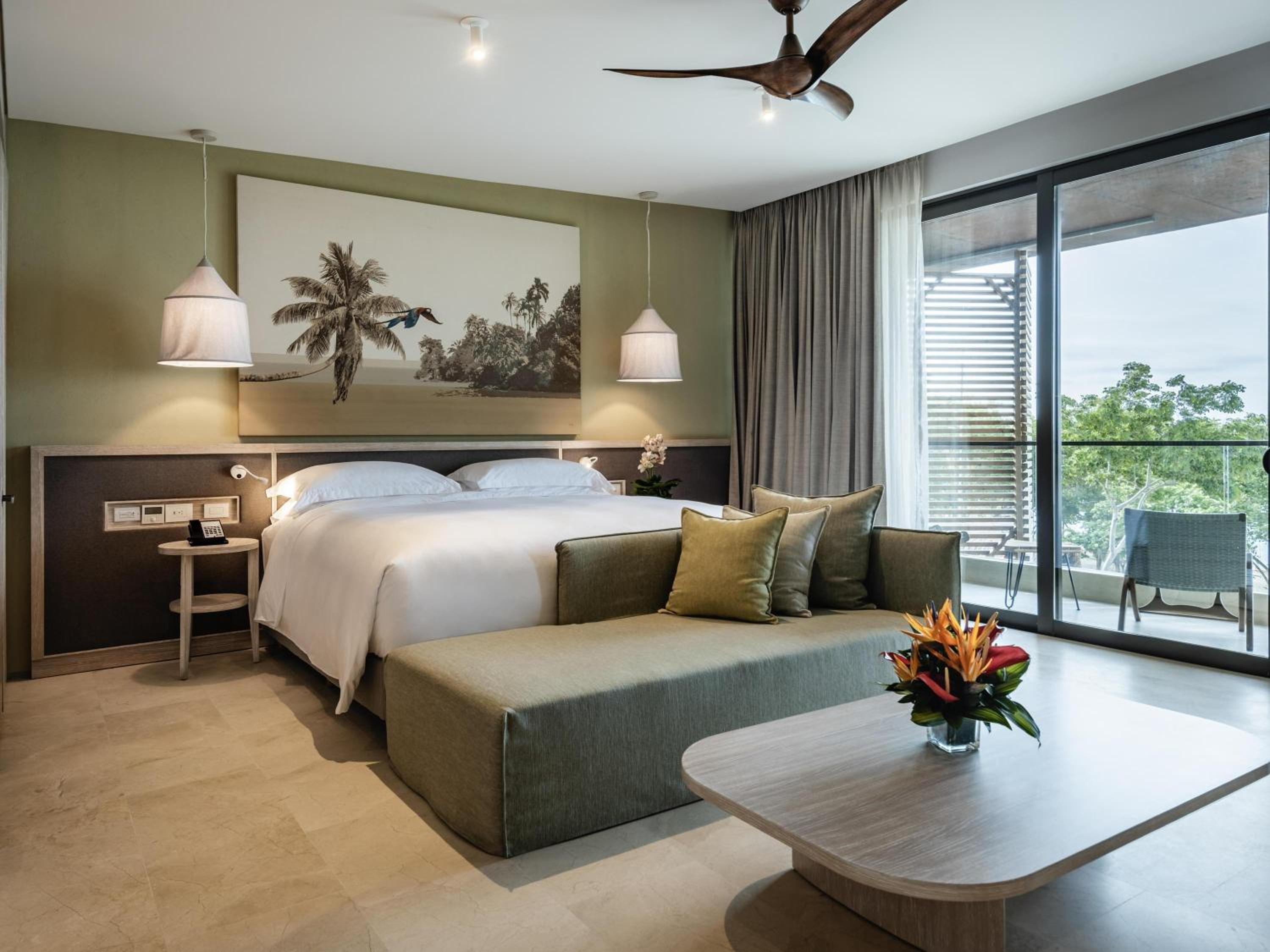 Junior Suite, King Bed, Beach Front