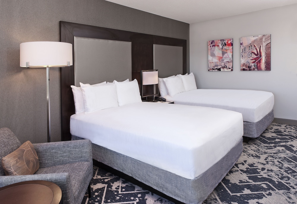 Hilton Baltimore Inner Harbor 19/84