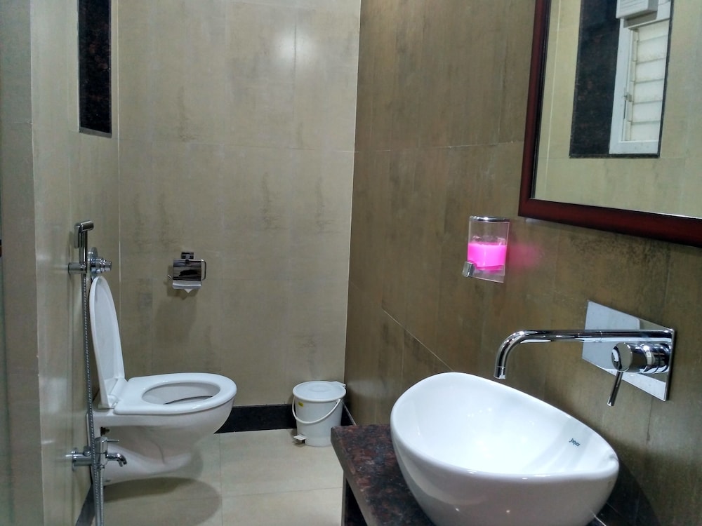 Hotel Majestique Pune 31/33