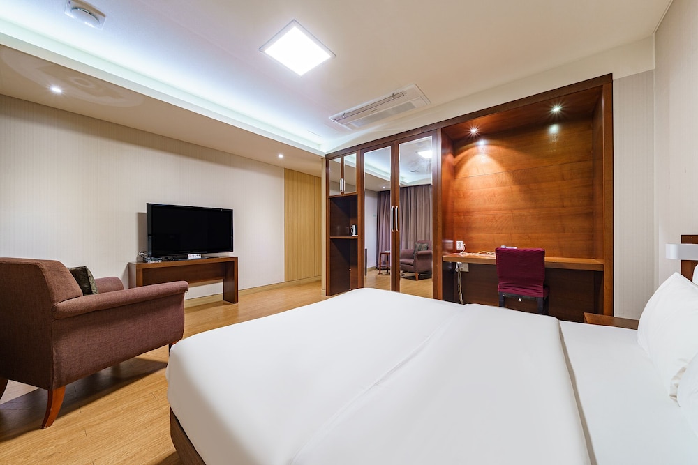 Korea Tourist Hotel 27/61