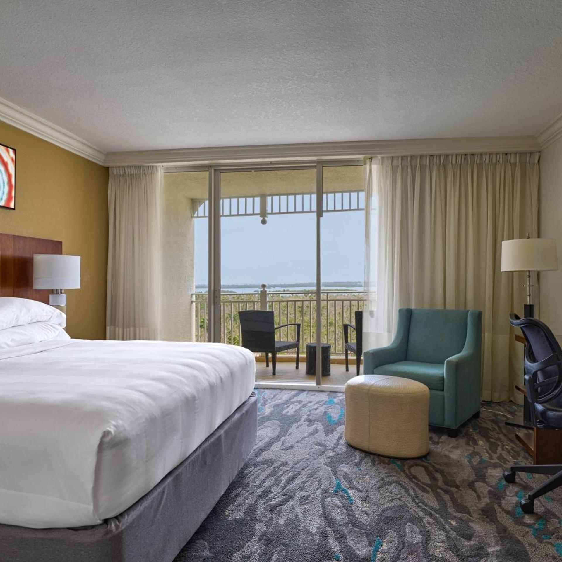 Guest Room, King Bed, Resort View, Balcony, Captiva Tower