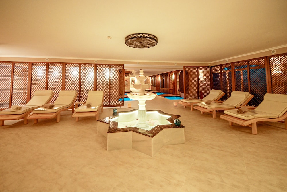 Aqua Hotel 54/77
