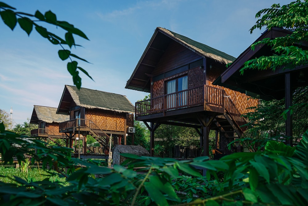 THE GEMALAI VILLAGE 4/30