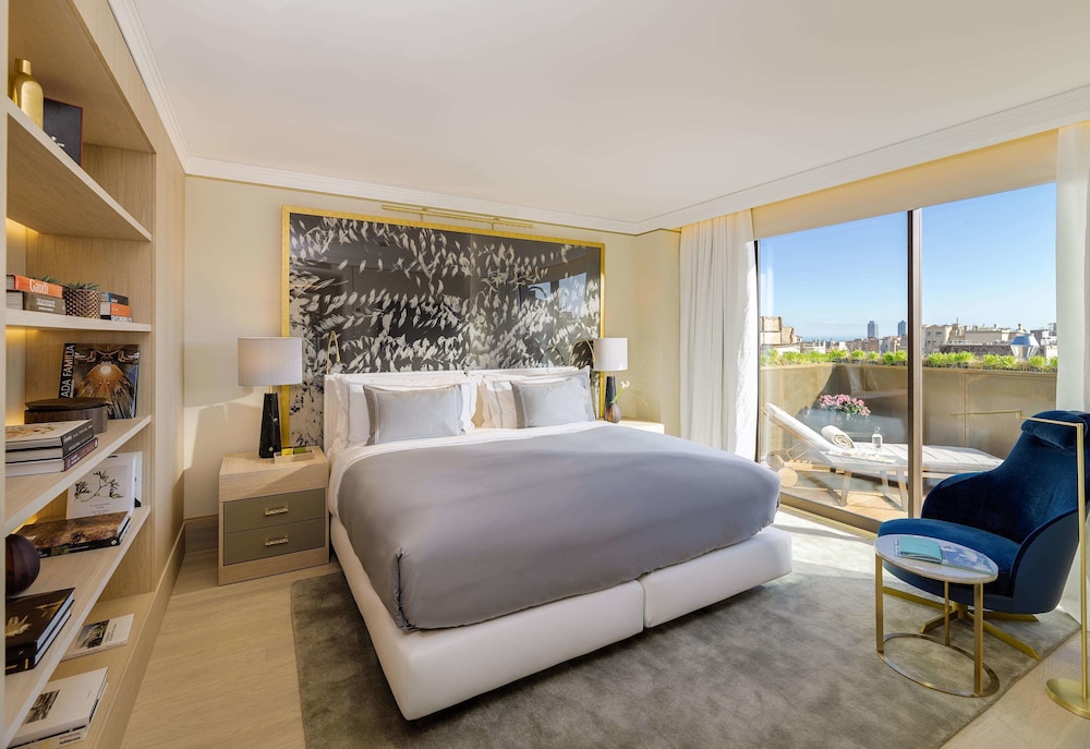 SAGRADA FAMILIA, SUITE