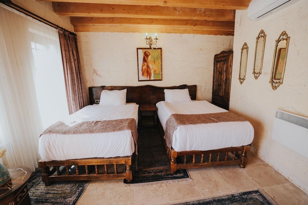 Tessera Hotel 12/49