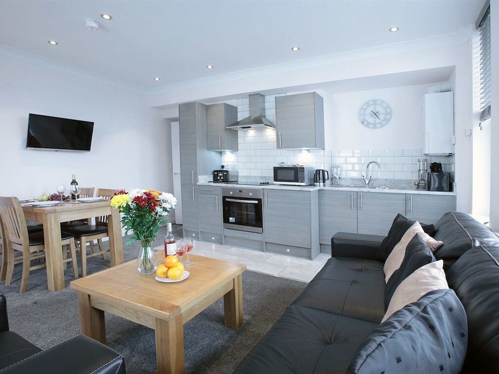 Austen's Luxury Apartments 25/50